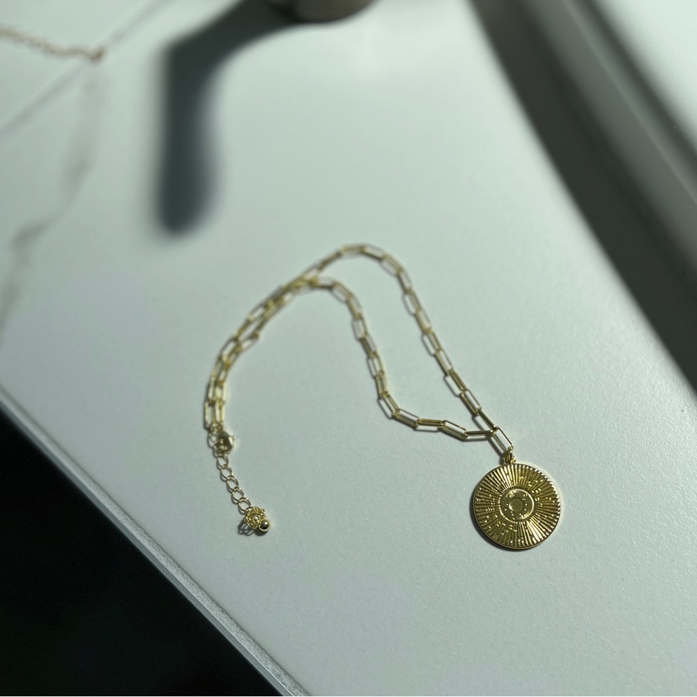 Uncommon James golden pendant short necklace